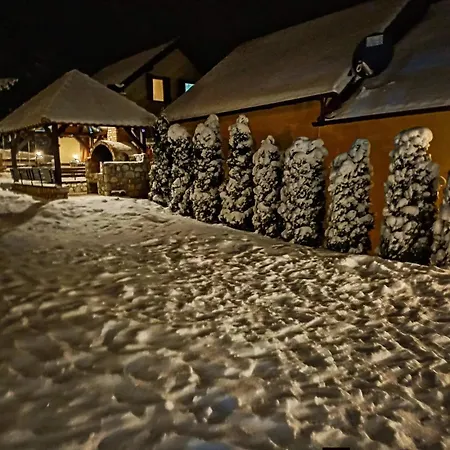 Tara Malesevic - 4 Lux * Kaludjerske Bare